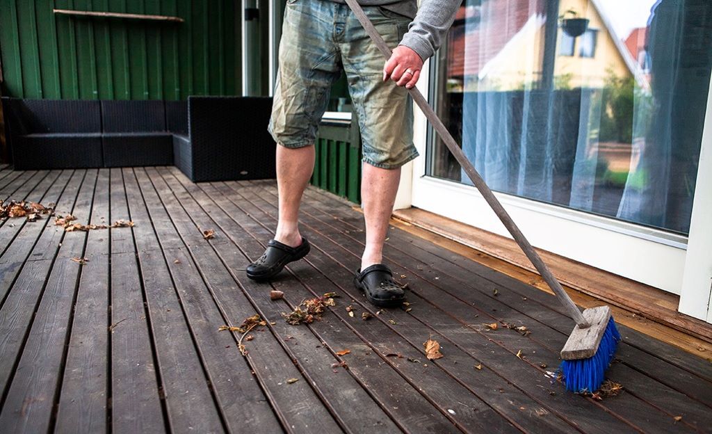 Deck Cleaning 101: What Homeowners Should Know